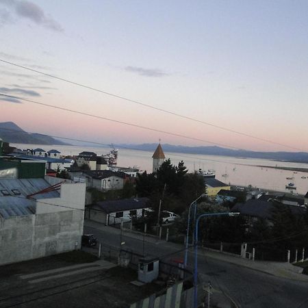 Hotel Mustapic Ushuaia Exterior photo